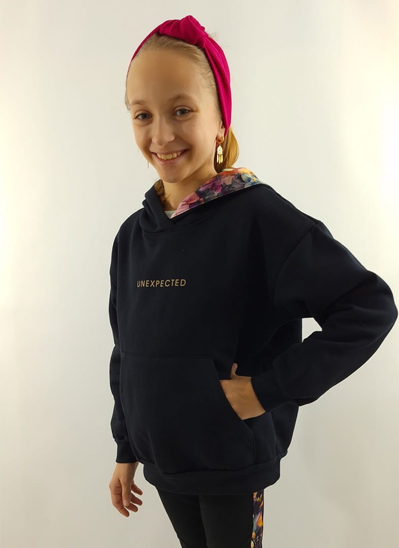 Ciepła bluza z kapturem (0468-D3-czar-kw-kap (2).jpg) - sklep z ubraniami Nosi Ci Się