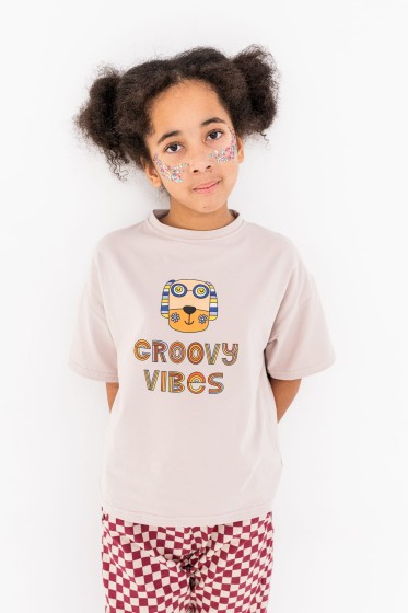 Fotografia ubrania T-shirt over Groovy Vibes beżowy marki Fun Kids w ofercie sklepu Nosi Ci Się